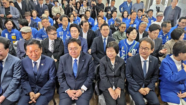 [세종=뉴시스] 송승화 기자 = 9일 세종시 나성동 조상호 세종시장 예비후보 선거 사무소에서 열린 더불어민주당 시민동행 합동 선대위 발대식 현장 모습. 2026.05.09. ssong1007@newsis.com *재판매 및 DB 금지