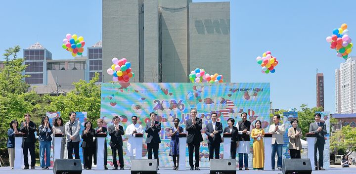 [대전=뉴시스] 제19회 대전 세계인 어울림 축제가 9일 서대전공원에서 열렸다. (사진=대전시 제공) 2026.05.09. photo@newsis.com&nbsp; *재판매 및 DB 금지