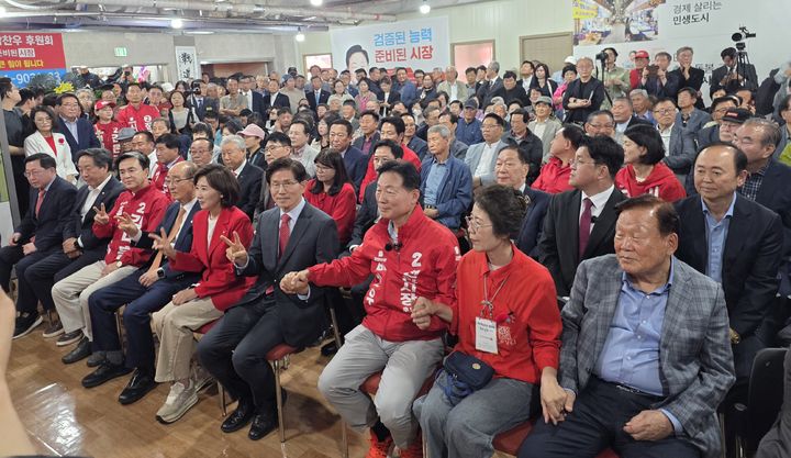 [천안=뉴시스] 국민의힘 박찬우 충남 천안시장 후보가 9일 천안시 성정동에 자리한 선거사무소 개소식을 개최했다. (사진=캠프 제공) 2026.05.09. photo@newsis.com *재판매 및 DB 금지