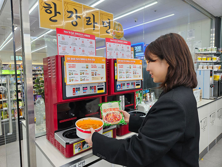 [서울=뉴시스] CU 즉석 떡볶이 (사진= BGF 제공) 2026.05.10. photo@newsis.com *재판매 및 DB 금지