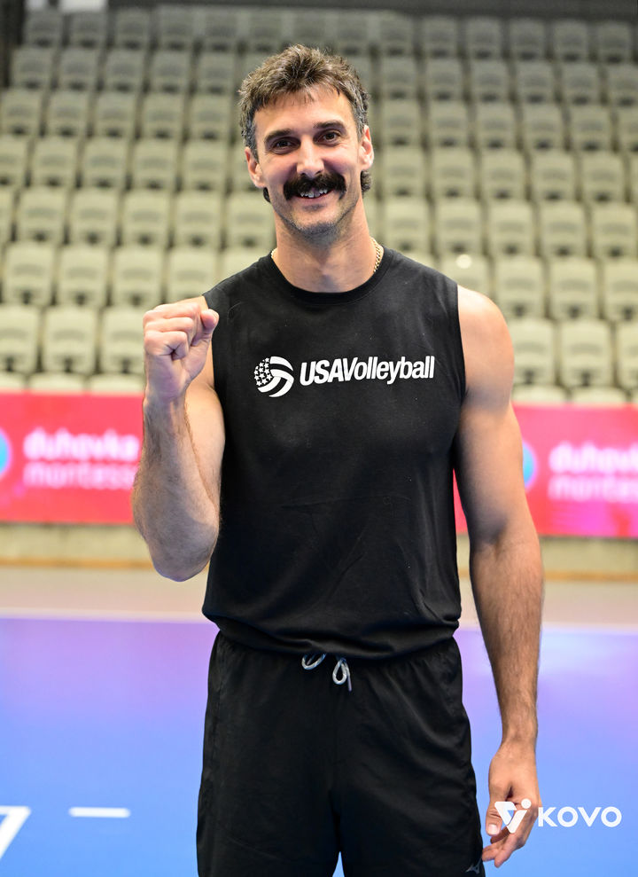 [서울=뉴시스] 카일 러셀이 9일(현지 시간) 체코 프라하에서 열린 2026 한국배구연맹(KOVO) 외국인 선수 남자부 트라이아웃에 참가해 연습경기를 마친 뒤 취재진과 인터뷰를 하고 있다. (사진=KOVO 제공) 2026.05.10. *재판매 및 DB 금지