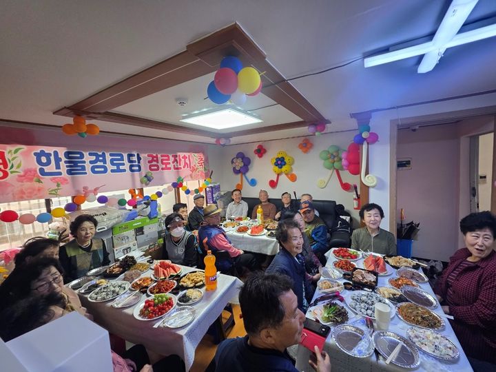 [서울=뉴시스]점심 나눔 행사 모습. (사진=금천구 제공) 2026.05.10. photo@newsis.com *재판매 및 DB 금지