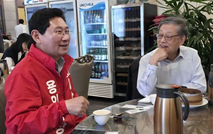 [용인=뉴시스] 김황식 전 국무총리와 이야기를 나누는 이상일 후보)2026. 05. 10. photo@newsis.com *재판매 및 DB 금지