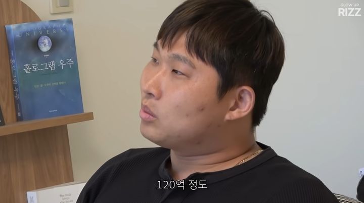 [서울=뉴시스] 래퍼 스윙스가 9일 자신의 유튜브 채널을 통해 120억원 대출 상환 과정에서 극심한 스트레스를 받았다고 털어놨다. (사진=유튜브 채널 '에겐남 스윙스' 화면 캡처) 2026.05.10. photo@newsis.com *재판매 및 DB 금지