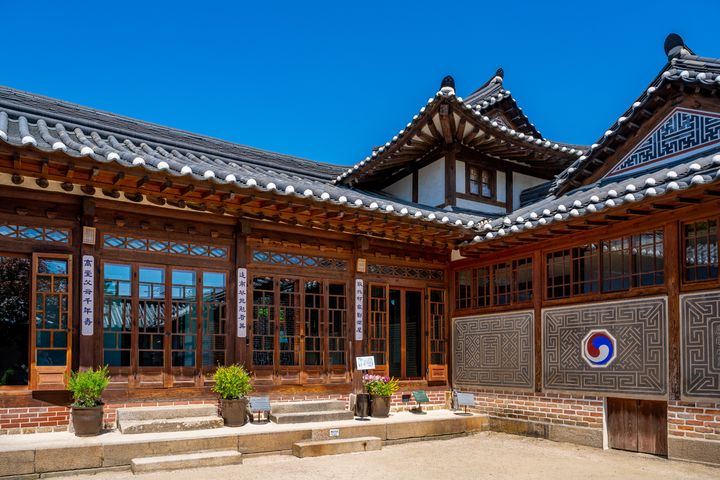 ‘백인제 가옥’의 안채. 유리창과 붉은 벽돌이 눈에 띈다. (사진=서울관광재단) *재판매 및 DB 금지