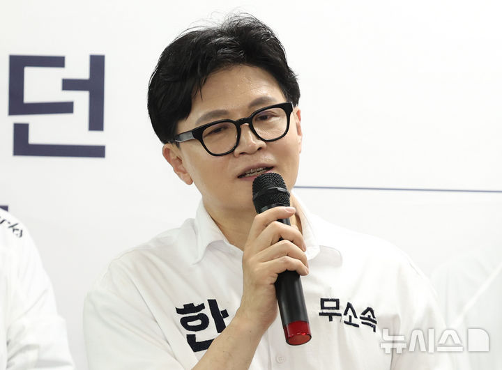 [부산=뉴시스] 최진석 기자 = 한동훈 무소속 6·3 국회의원 부산 북갑 보궐선거 후보가 지난 10일 부산 북구 선거 캠프에서 열린 개소식에서 발언하고 있다. 2026.05.10. myjs@newsis.com
