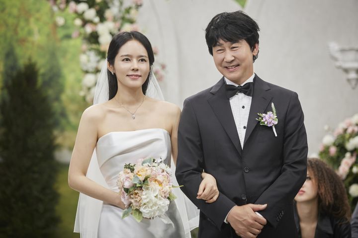 한가인 'SNL 코리아'에서 파격 변신 성공