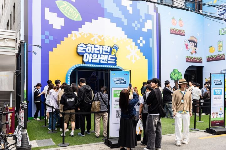 [서울=뉴시스] 롯데칠성음료가 자실 과실탄산주 '순하리 진'의 팝업스토어 '순하리찐 아일랜드가' 성황리에 종료됐다.(사진=롯데칠성음료 제공) *재판매 및 DB 금지