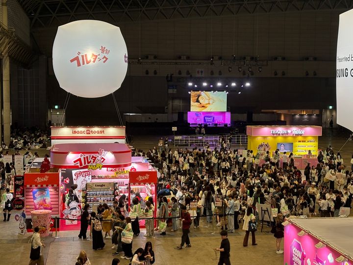 삼양식품이 케이콘 재팬(KCON JAPAN) 2026에서 운영한 불닭마트 부스. (사진=삼양식품 제공) *재판매 및 DB 금지