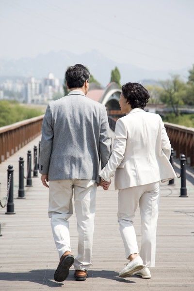 [서울=뉴시스] 사별 5년 만에 새로운 인연을 찾은 시아버지와 이를 수용하기 힘든 며느리의 팽팽한 입장 차이가 이어지고 있다. (사진 출처=유토이미지)