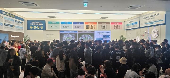[서울=뉴시스]경기 평택시 고덕국제신도시에서 분양에 나선 '고덕국제신도시 수자인풍경채 1·2단지' 견본주택에 지난 8일부터 10일까지 사흘간 1만여명의 인파가 몰렸다. (사진=BS한양 제공) 2026. 5. 11. *재판매 및 DB 금지