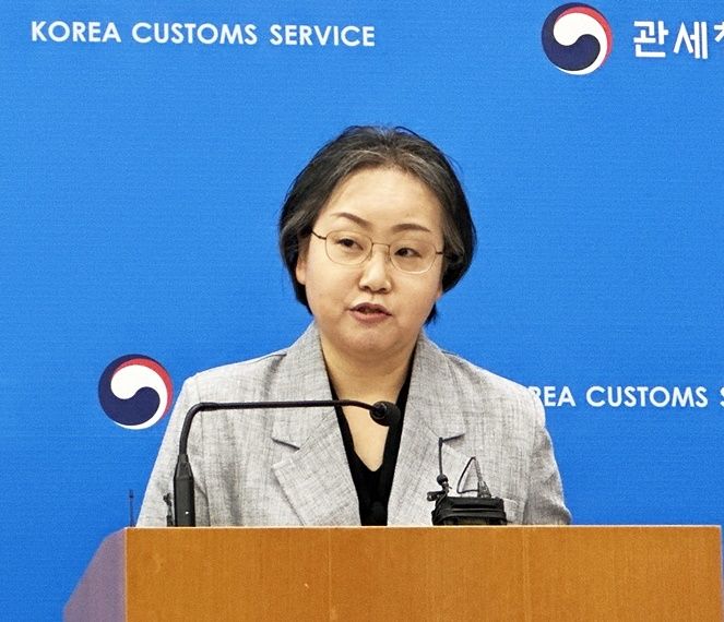 [대전=뉴시스] 11일 정부대전청사 기자실서 관세청 하유정 심사국장이 '중동발 물가관리 필수품 수입업체 관세조사' 착수에 대해 브리핑하고 있다. kys0505@newsis.com *재판매 및 DB 금지