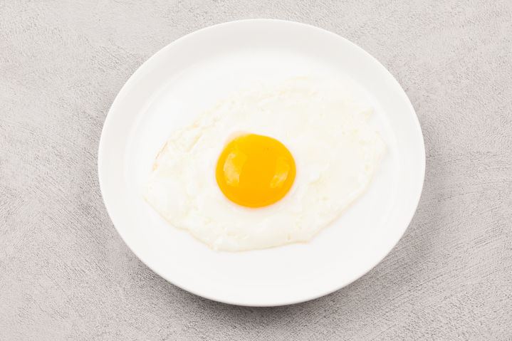 [서울=뉴시스] 지난 7일(현지시각) 영국 데일리메일은 꾸준히 계란을 섭취하면 알츠하이머병의 발병률을 줄일 수 있다고 보도했다. 알츠하이머병은 치매 중 가장 흔한 질환으로, 전체 치매의 약 70%를 차지하는 것으로 알려졌다. (사진=유토이미지)