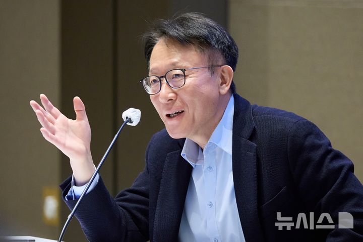 [서울=뉴시스]신성환 한국은행 금융통화위원회(금통위) 위원이 지난 11일 오전 간담회에서 발언하고 있다. (사진 = 한은 제공) 2026.05.11. photo@newsis.com *재판매 및 DB 금지
