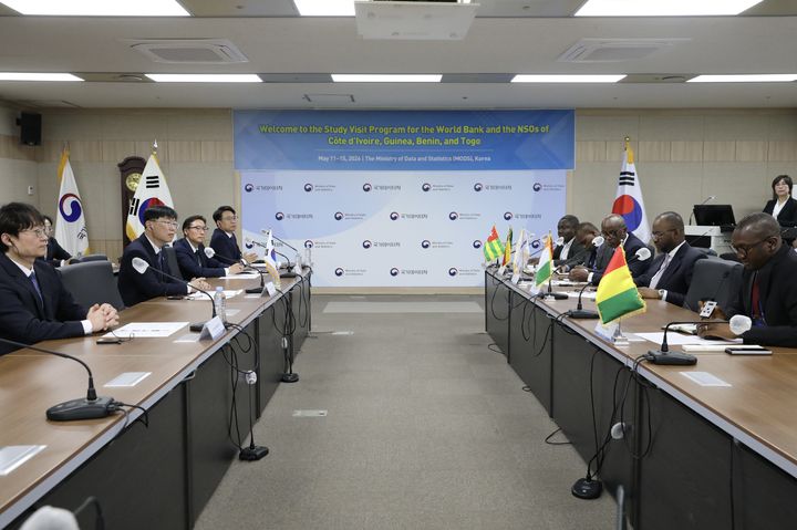 [대전=뉴시스] 국가데이터처는 14일까지 정부대전청사에서 서아프리카 4개국 대표단을 대상으로 데이터·통계 현대화 연수를 실시한다고 11일 밝혔다. (사진 = 데이터처 제공) 2026.05.11. *재판매 및 DB 금지