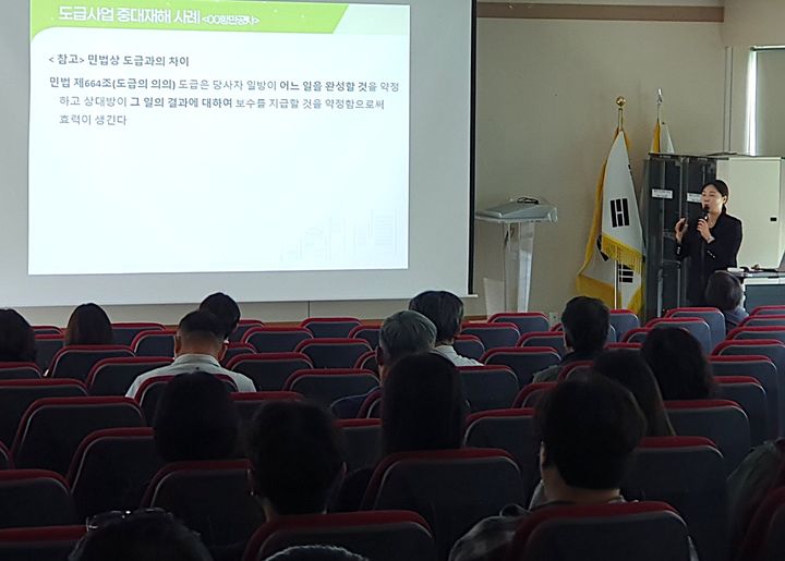 [횡성=뉴시스] 도급·용역 담당 공무원 산업안전보건교육. (사진=횡성군 제공) 2026.05.11. photo@newsis.com *재판매 및 DB 금지