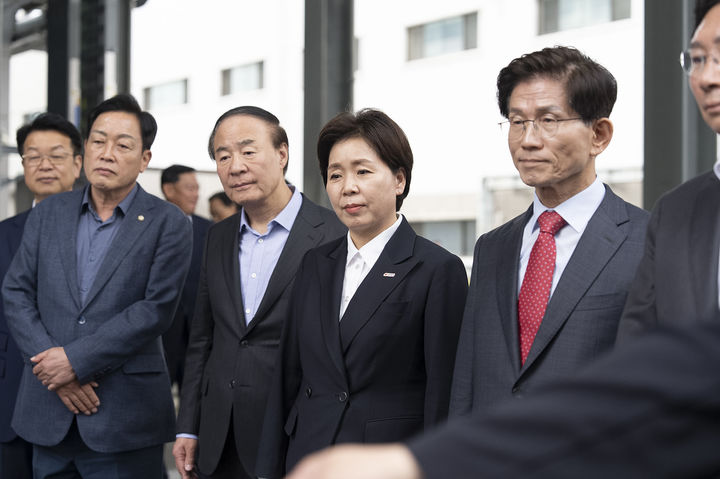 [수원=뉴시스] 국민의힘 양향자 경기도지사 후보가 11일 용인시 삼성전자 기흥캠퍼스를 방문하고 있다. (사진=양 후보 측 제공) 2026.05.11. photo@newsis.com *재판매 및 DB 금지