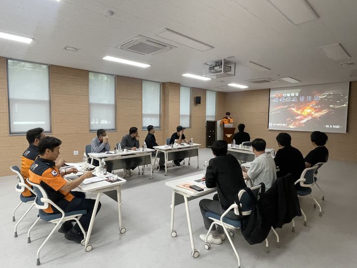 [대구=뉴시스] 대구동부소방서는 최근 5년간 두 차례 이상 화재가 발생한 9곳 대상으로 화재안전교육과 간담회를 실시했다. (사진=대구동부소방서 제공) 2026.05.11. photo@newsis.com *재판매 및 DB 금지