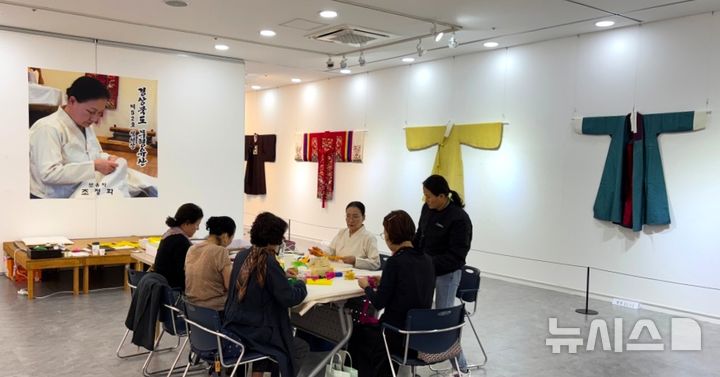 [포항=뉴시스] = 2023년 포항의 '침선장'으로 지정된 조정화씨. (사진=포항시 제공) 2026.05.11. photo@newsis.com