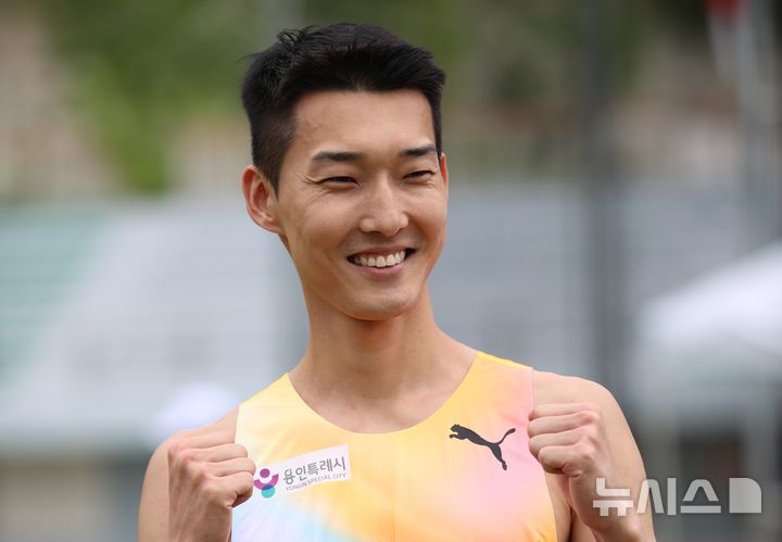 [서울=뉴시스]높이뛰기 우상혁. (사진=대한육상연맹 제공)