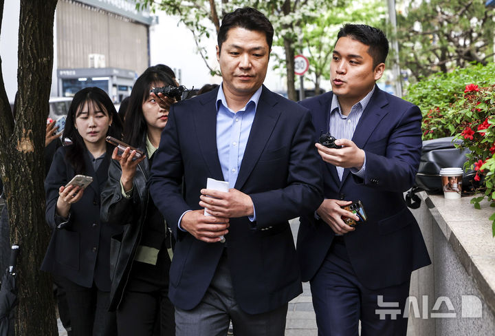 [과천=뉴시스] 정병혁 기자 = 2차 종합특검팀(특별검사 권창영)은 29일 최재훈 전 서울중앙지검 반부패2부장검사를 허위공문서 작성 혐의로 입건하고 이날 대검찰청 정보통신과와 최 전 부장검사 소유의 휴대전화 등을 압수수색했다. 2026.05.29. jhope@newsis.com