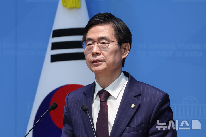 [서울=뉴시스] 고승민 기자 = 조경태 국민의힘 의원이 지난 5월11일 서울 여의도 국회 소통관에서 국회부의장 선거 출마 기자회견을 하고 있다. 2026.05.11. kkssmm99@newsis.com