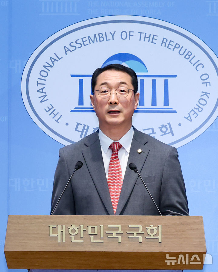 [서울=뉴시스] 김근수 기자 = 김건 국민의힘 의원이 지난 5월11일 오전 서울 여의도 국회 소통관에서 나무호 피격 정부 대응 관련 공동 기자회견을 하고 있다. 2026.05.11. ks@newsis.com