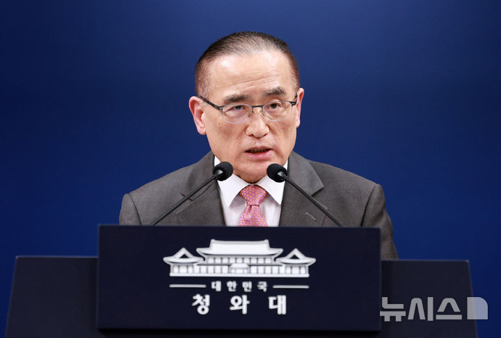 [서울=뉴시스] 고범준 기자 = 위성락 국가안보실장이 11일 청와대 춘추관에서 열린 기자간담회에서 발언하고 있다. 2026.05.11. bjko@newsis.com