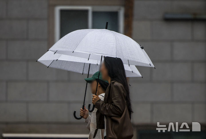 충북 오후까지 곳곳 비…낮 최고 23도