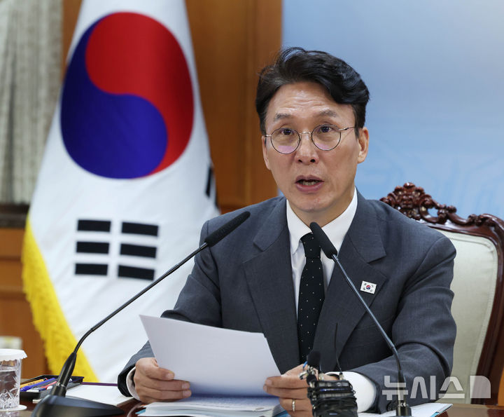 [서울=뉴시스] 조수정 기자 = 김민석 국무총리가 11일 오후 서울 종로구 정부서울청사에서 열린 제57차 국제개발협력위원회를 주재하고 있다. 2026.05.11. chocrystal@newsis.com