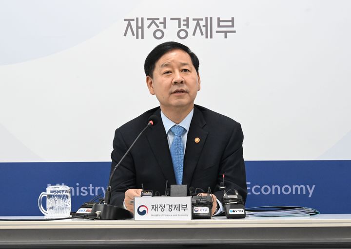 [서울=뉴시스] 구윤철 부총리 겸 재정경제부 장관이 11일 오후 세종시 정부세종청사에서 열린 출입기자간담회에서 발언하고 있다. (사진=재정경제부 제공) 2026.05.11. photo@newsis.com *재판매 및 DB 금지