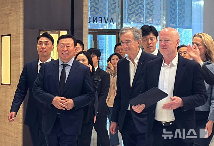 LVMH 아르노 회장의 한국 방문, 롯데와 손잡고 유통업계 판도를 바꿀까?
