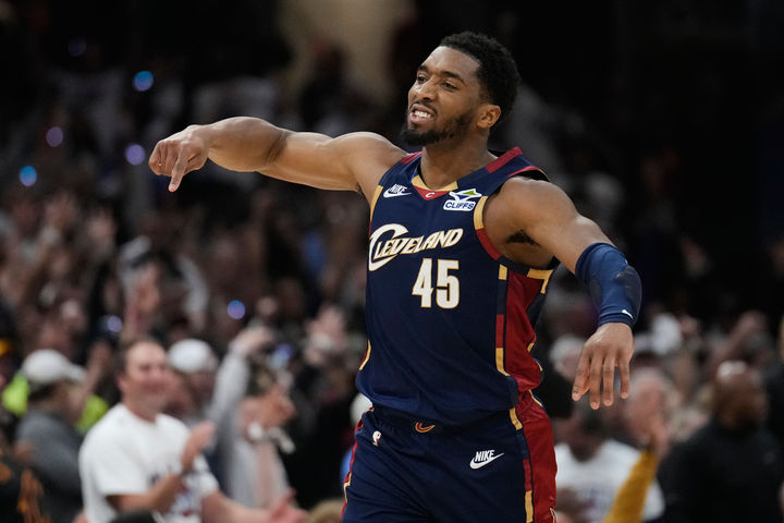 [클리블랜드=AP/뉴시스] 미국프로농구(NBA) 클리블랜드 캐벌리어스의 도노번 미첼. 2026.05.12