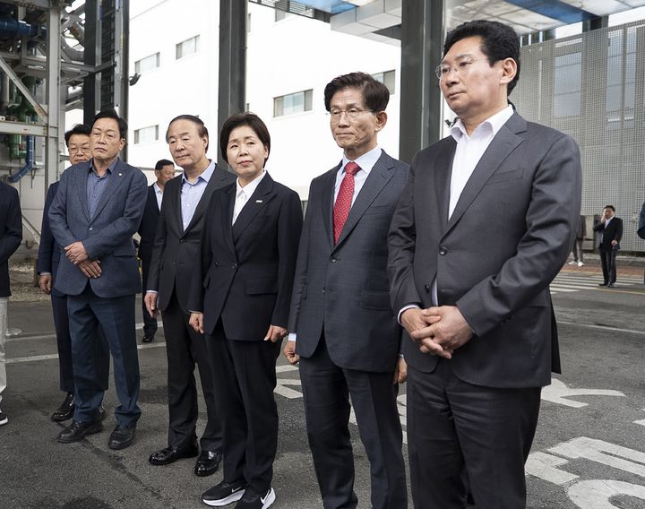 [용인=뉴시스] 삼성전자 기흥캠퍼스를 방문한 국민의힘 이상일 경기 용인십장 후보. (사진=이상일 후보 선거사무소 제공) 2026.05.12. photo@newsis.com *재판매 및 DB 금지