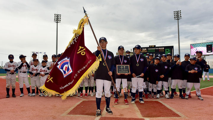 [서울=뉴시스] 제21회 도미노피자기 전국 리틀야구대회 용인수지구 리틀야구단 우승 사진(사진=도미노피자 제공) *재판매 및 DB 금지