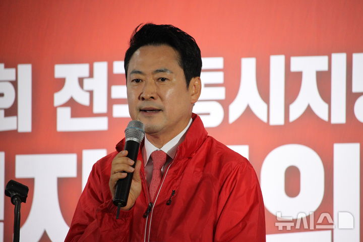 [천안=뉴시스] 최영민 기자 = 장동혁 국민의힘 대표가 12일 충남 천안시 백석동 김태흠 충남도지사 후보 선거사무소에서 열린 충남도당 지방선거 필승 결의대회에 참석해 인사말을 하고 있다. 2026.05.12 ymchoi@newsis.com