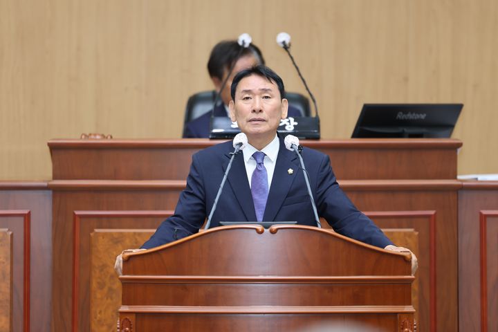 [고성(경남)=뉴시스] 신정철 기자= 경남 고성군의회는 지난 11일, 제309회 임시회 제2차 본회의를 끝으로 제9대 고성군의회 마지막 일정을 머무리했다. 사진은 김희태 의원의 5분 자유발언 모습.(사진=고성군의회 제공).2026.05.12. photo@newsis.com *재판매 및 DB 금지