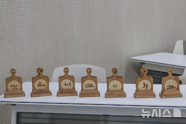[경기광주=뉴시스] 광주시가 고령자 대상 독서·문화 프로그램 ‘실버예찬’ 운영을 운영한다. 사진은 참여한 어르신들의 작품 (사진=광주시 제공) 2026.05.12.photo@newsis.com