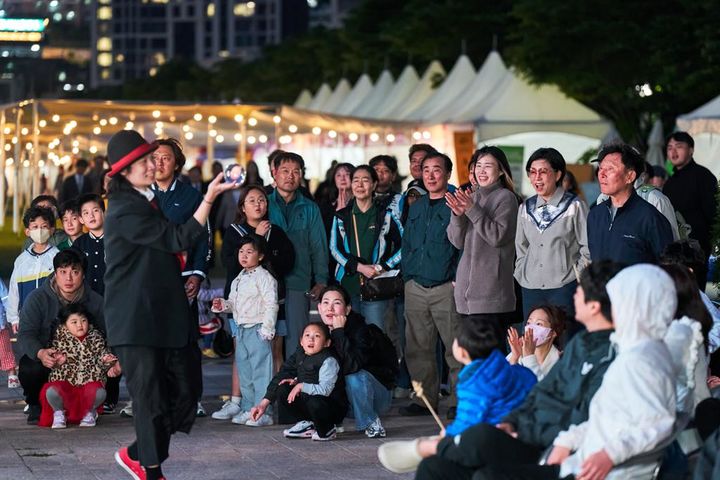 [서울=뉴시스] 2025 글로벌 영도커피페스티벌 버스킹. (사진=2026 글로벌 영도커피페스티벌 홈페이지 캡처) *재판매 및 DB 금지