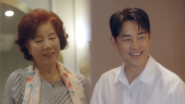 [서울=뉴시스] 오는 14일 오후 10시 방송되는 채널A 예능물 '요즘 남자 라이프-신랑수업2'에서는 김성수가 어머니와 함께 포천 산정호수에서 데이트를 하는 모습이 그려진다. (사진=채널A) 2026.05.12. photo@newsis.com *재판매 및 DB 금지