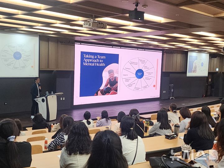 [시흥=뉴시스] 경기 시흥교육지원청이 장애학생 행동중재지원 교원 연수를 진행하고 있다. (사진=시흥교육지원청 제공) 2026.05.12. photo@newsis.com