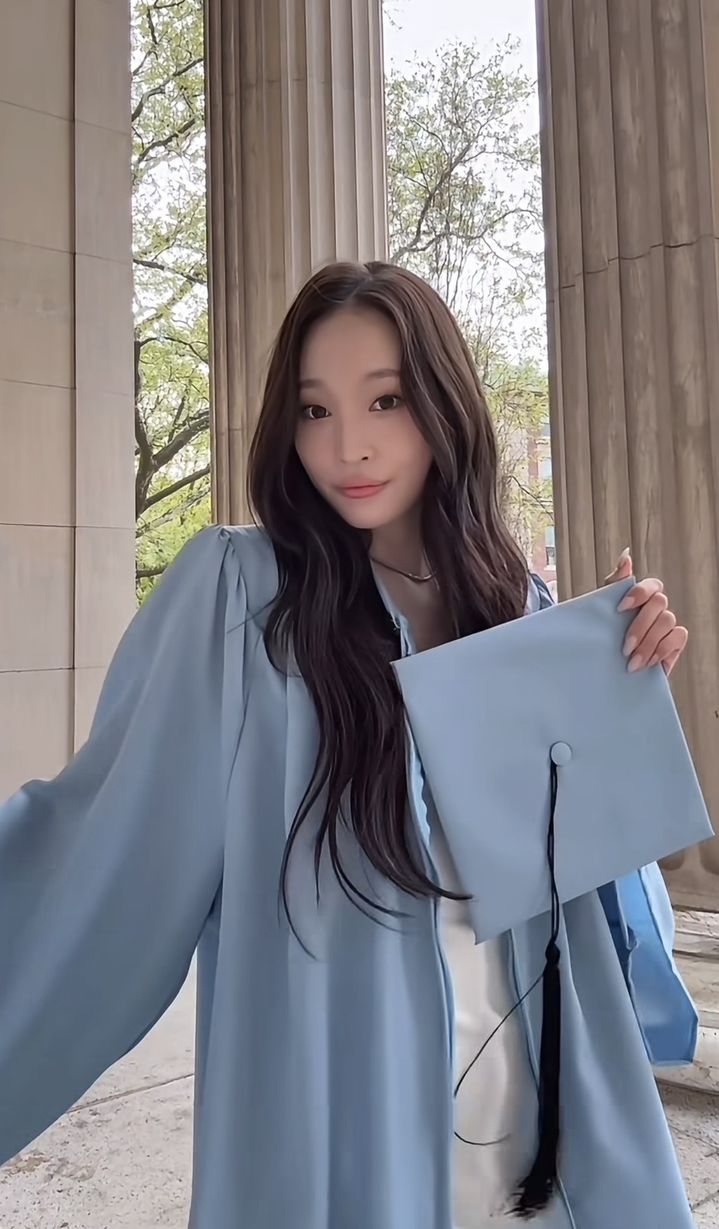 활동 중단 올데프 애니…컬럼비아대 졸업가운도 어울려