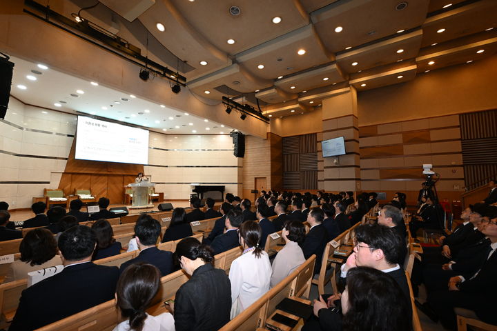 [서울=뉴시스] 12일 여의도순복음교회교회 예루살렘성전에서 열린 보건복지부 이스란 제1차관 초청 '정부의 출산장려 정책 소개 세미나' (사진=여의도순복음교회 제공) 2026,05,12. photo@newsis.com *재판매 및 DB 금지