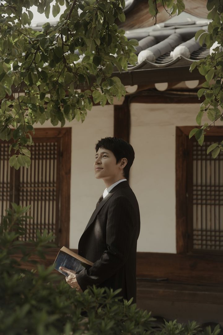 [서울=뉴시스] 뮤지컬 '팬레터'에서 천재 소설가 김해진 역을 맡은 배우 이규형 (사진=라이브 제공) 2026.05.12. photo@newsis.com *재판매 및 DB 금지