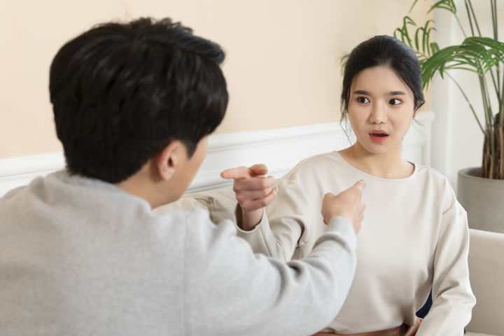 [서울=뉴시스] 최근 한 온라인 커뮤니티에 생활비 추가 부담을 요구하는 아내와 갈등을 겪고 있다는 사연이 올라와 눈길을 끌고 있다. (사진=유토이미지)