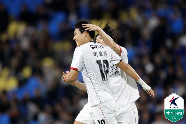 [서울=뉴시스]K리그1 포항 이호재 페널티킥 득점. (사진=한국프로축구연맹 제공)