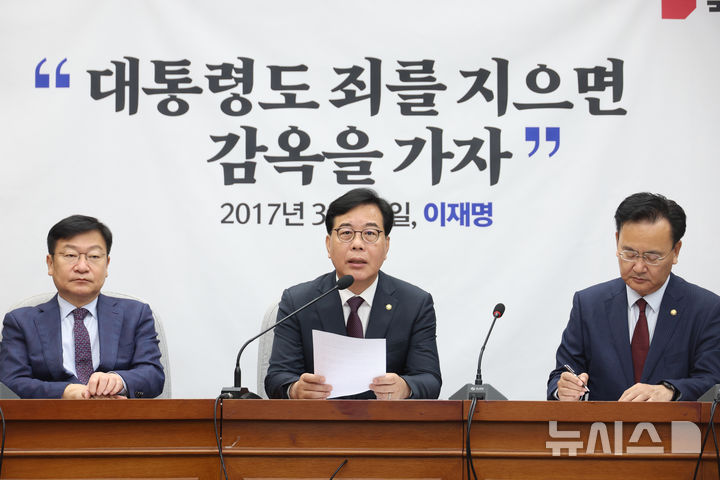 [서울=뉴시스] 고승민 기자 = 송언석 국민의힘 원내대표가 12일 서울 여의도 국회에서 열린 원내대책회의에서 발언하고 있다. 2026.05.12. kkssmm99@newsis.com