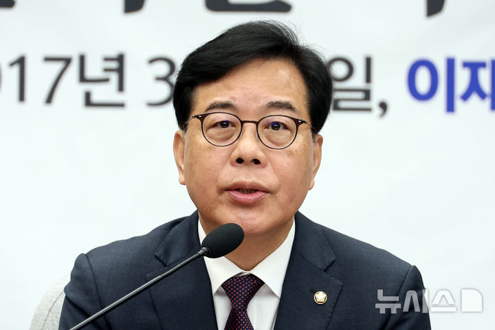 [서울=뉴시스] 고승민 기자 = 송언석 국민의힘 원내대표가 12일 서울 여의도 국회에서 열린 원내대책회의에서 발언하고 있다. 2026.05.12. kkssmm99@newsis.com