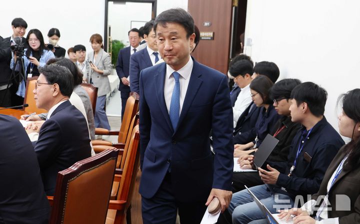 [서울=뉴시스] 조성봉 기자 = 한병도 더불어민주당 원내대표가 12일 오전 서울 여의도 국회에서 열린 원내대책회의에서 참석하고 있다. 2026.05.12. suncho21@newsis.com