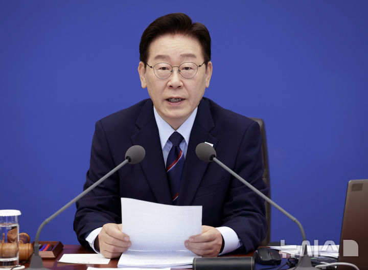 [서울=뉴시스] 최동준 기자 = 이재명 대통령이 12일 청와대에서 열린 국무회의 겸 제8차 비상경제점검회의에서 발언하고 있다. 2026.05.12. photocdj@newsis.com